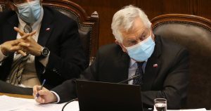 Ministro Paris será interpelado este martes por la Cámara de Diputados