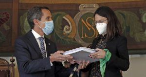 Felipe Alessandri responde a Irací Hassler por daños en colegios: 