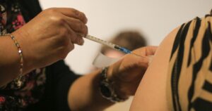 Ministro Paris por tercera dosis: 