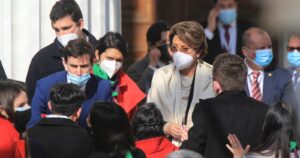 Quién es Carmen Gloria Valladares, la funcionaria que mantuvo la calma en medio de la Convención