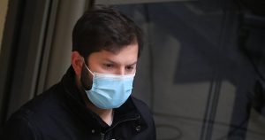 Golpean a Gabriel Boric en Santiago 1 tras fallida visita