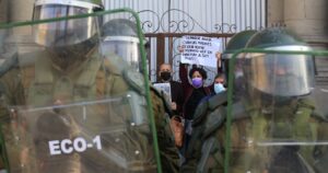 Detienen a constituyentes de la Lista del Pueblo durante manifestación en Plaza de Armas