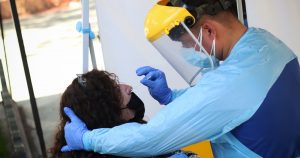 Reporte COVID: Positividad llegó a 1,8%, la más baja de la pandemia