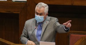 Ministro Paris respondió a los municipios: 