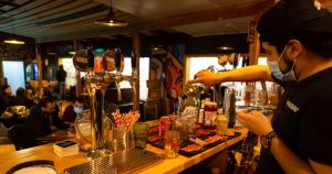 Estados Unidos vuelve a recomendar mascarilla a vacunados por aumento de contagios