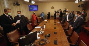 Colegio de Profesores y alcaldesa de Santiago participarán en acusación constitucional contra Figueroa