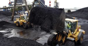 Ministerio de Energía anuncia cierre adelantado de cuatro centrales a carbón