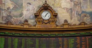Bolsa de Santiago abrió al alza tras resultados de las primarias