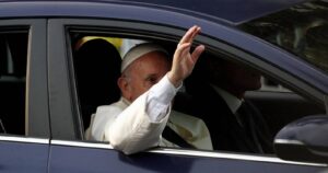 Papa Francisco permanecerá hospitalizado una semana tras su operación  