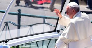 Papa Francisco retoma su trabajo desde el hospital