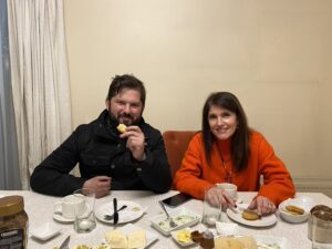 Gabriel Boric y Paula Narváez concretan once en Concepción