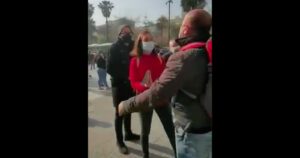 Giorgio Jackson fue increpado por simpatizantes de la Lista del Pueblo en Plaza de Armas: 