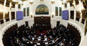 Gaspar Domínguez informa que uno de los asesores de la Convención Constitucional dio positivo a COVID-19