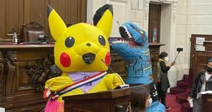 Constituyentes llegan disfrazados a nueva sesión de la Convención