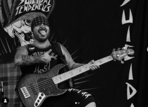 Bajista chileno Ra Díaz se suma a gira de Korn