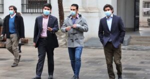 Mark González llega a La Moneda para pedir el libre acceso a las montañas