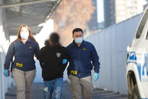 Por robar un celular: menor de 16 años sería el responsable de homicidio en plaza de Peñalolén