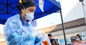 Balance COVID-19: Minsal reportó 2.330 casos nuevos y positividad bajó al 3%