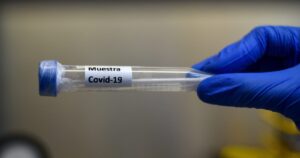 Israel y Bélgica detectan casos de nueva variante del COVID-19