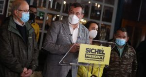 Sichel emplaza al Gobierno para terminar con toque de queda: 