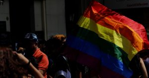 Movilh pide a Cancillería que otorgue salvoconductos a afganos LGBTIQ+