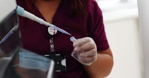 COVID-19: Minsal reportó 871 casos nuevos y baja en la positividad