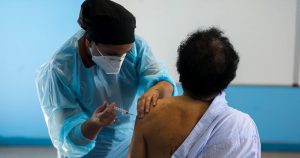 Este miércoles comenzó la vacunación con dosis de refuerzo contra el COVID-19