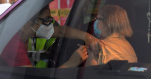 Entrega de dosis de refuerzo comenzará el próximo miércoles con los mayores de 55 años