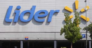 Walmart Chile responde a Sernac por demanda colectiva por colusión de los pollos