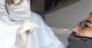 Minsal reportó menos de mil casos nuevos de COVID-19 y baja en la positividad