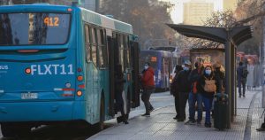Movilidad en el transporte público en la Región Metropolitana sigue 30% por debajo de marzo de 2020