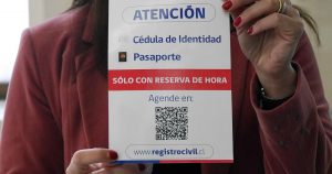 Registro Civil responde a polémica por licitación de cédulas de identidad y pasaportes