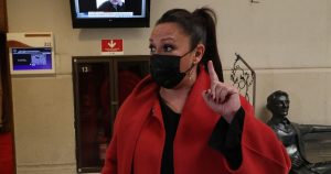 Piden censura para presidente de comisión que revisará acusación constitucional contra Figueroa