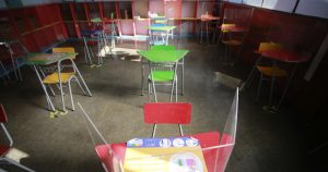 63 comunas del país mantienen sus colegios sin clases presenciales