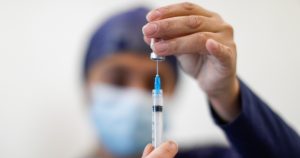 Argentina combinará vacunas por escasez de Sputnik V