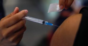 Región Metropolitana podría alcanzar la meta del 80% de la población objetivo vacunada en septiembre