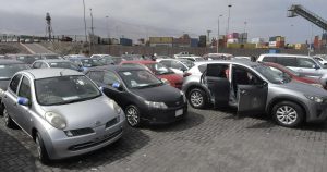 En ocho minutos: delincuentes roban 11 vehículos desde distribuidora en Pudahuel