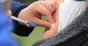 Ministro Paris: 89,89% de la población objetivo en Chile ha sido vacunada