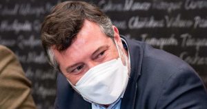 Sichel responde a denuncia de Fiscalía de tránsito sin salvoconducto en toque de queda