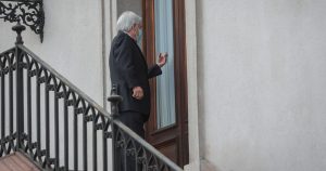 Piñera usó TikTok para explicar su chascarro con la puerta en La Moneda