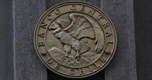 Efecto retiros: Banco Central anuncia histórica alza en las tasas de interés para evitar inflación