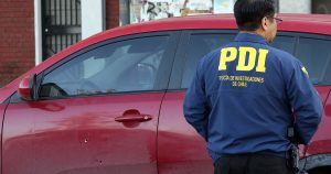 Funcionaria PDI frustró a balazos intento de portonazo en su domicilio en Puente Alto
