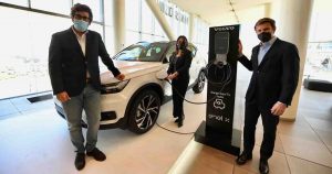 Volvo Cars y Enel X instalaran 50 puntos de carga dobles para autos eléctricos de uso público en Chile