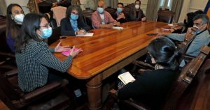 Alcaldesa de Santiago se reunió con vecinos y locatarios del Barrio Lastarria