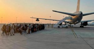 Países alertan por posible atentado terrorista en aeropuerto de Kabul