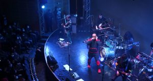 Chancho en Piedra protagonizó concierto presencial como parte de ensayo clínico