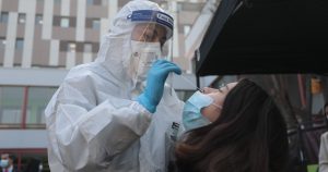 Balance COVID-19: reportan 877 nuevos casos y positividad se mantiene en 1,4%