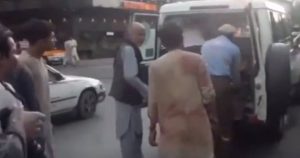 Explosiones en Kabul dejan 60 muertos y 140 heridos: EE.UU. acusa al Estado Islámico