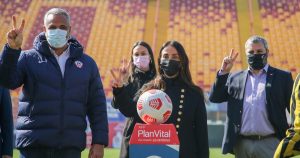 Con mascarilla y sin abrazos: el protocolo para el retorno del público a los estadios en pandemia