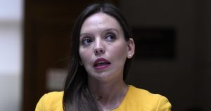 Diputada Flores se opone a proyecto que prohibe carrera de galgos: 